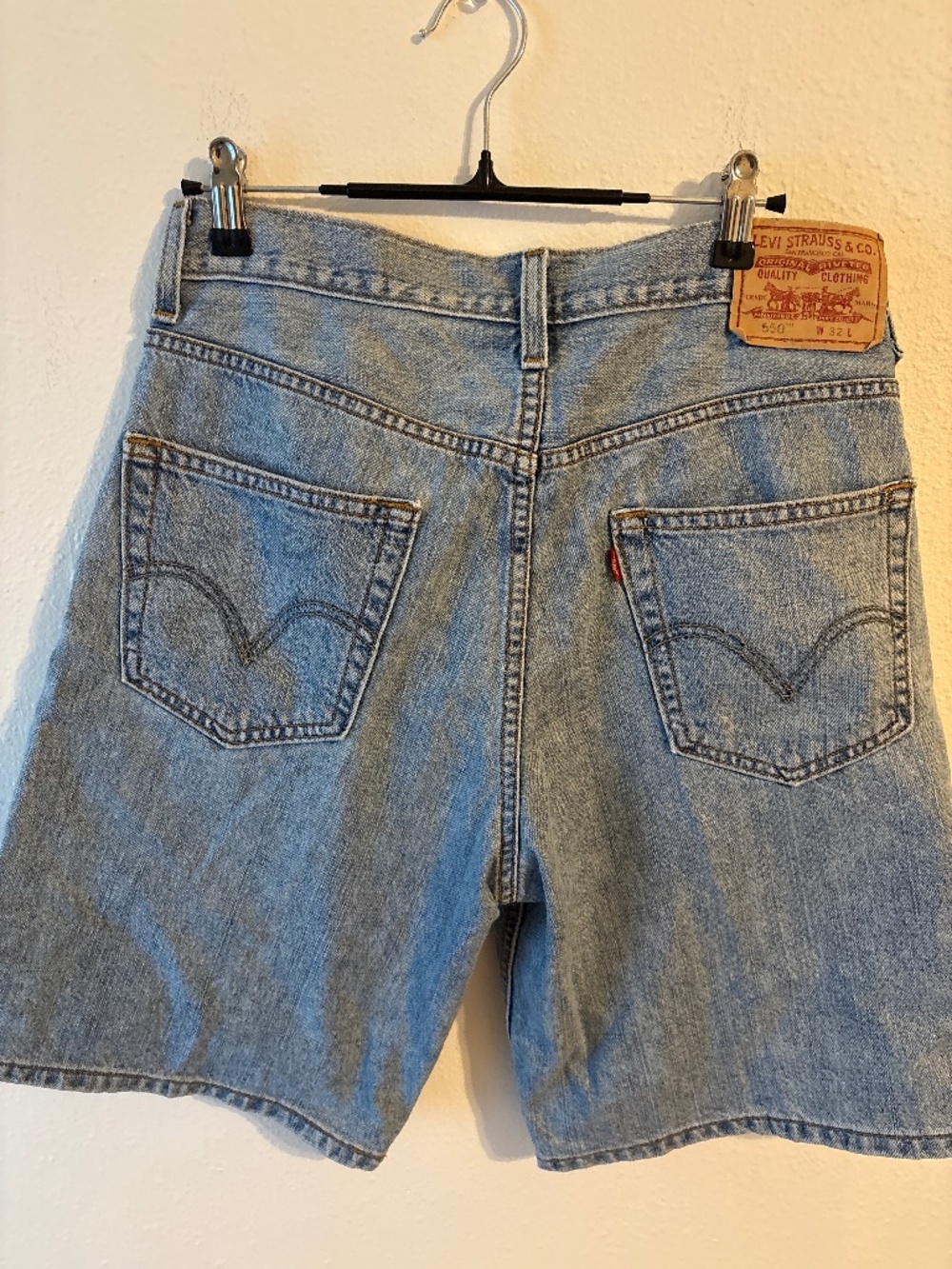 Levi’s Men’s relaxed fit light wash shorts
